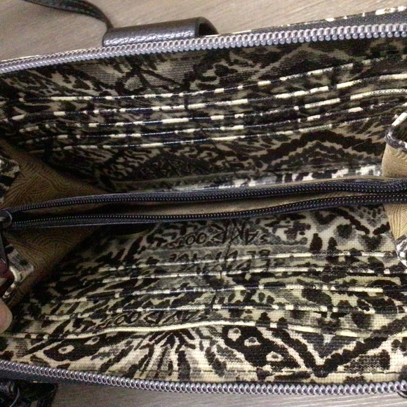 Sakroots Smartphone Crossbody Wristlet Wallet in Jet Brave Beauti - Picture 5 of 8